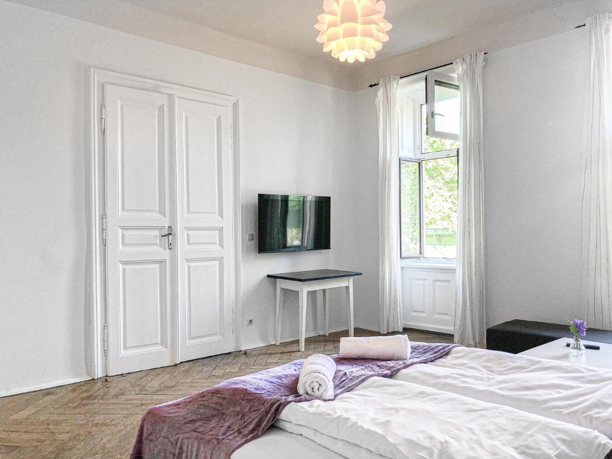 Commodious 2Br Apt. Near Akh-Perfect For Groups Вена Экстерьер фото