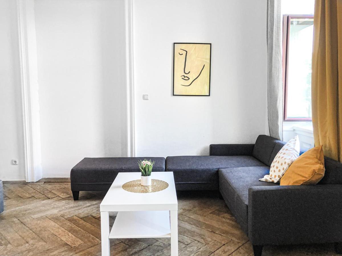 Commodious 2Br Apt. Near Akh-Perfect For Groups Вена Экстерьер фото