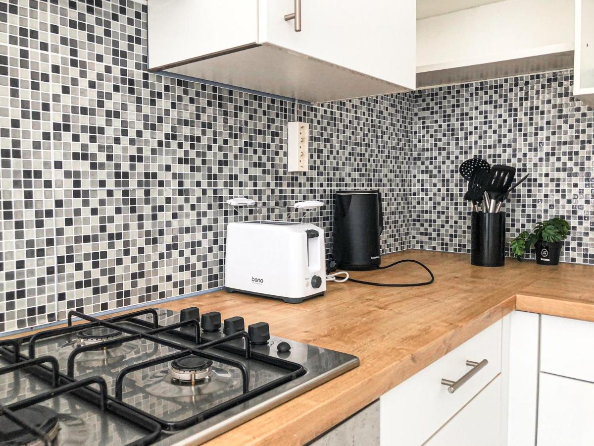 Commodious 2Br Apt. Near Akh-Perfect For Groups Вена Экстерьер фото