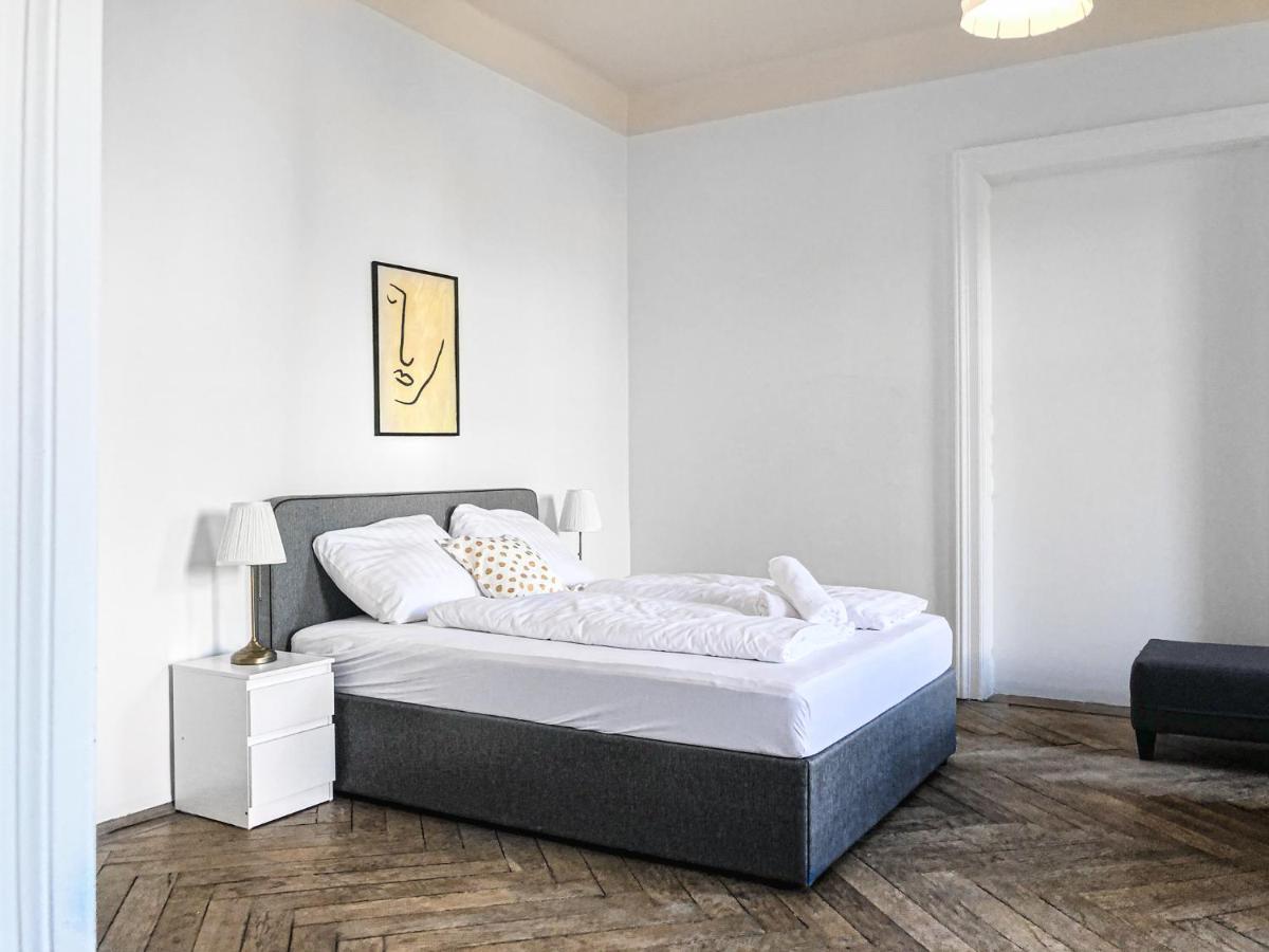 Commodious 2Br Apt. Near Akh-Perfect For Groups Вена Экстерьер фото