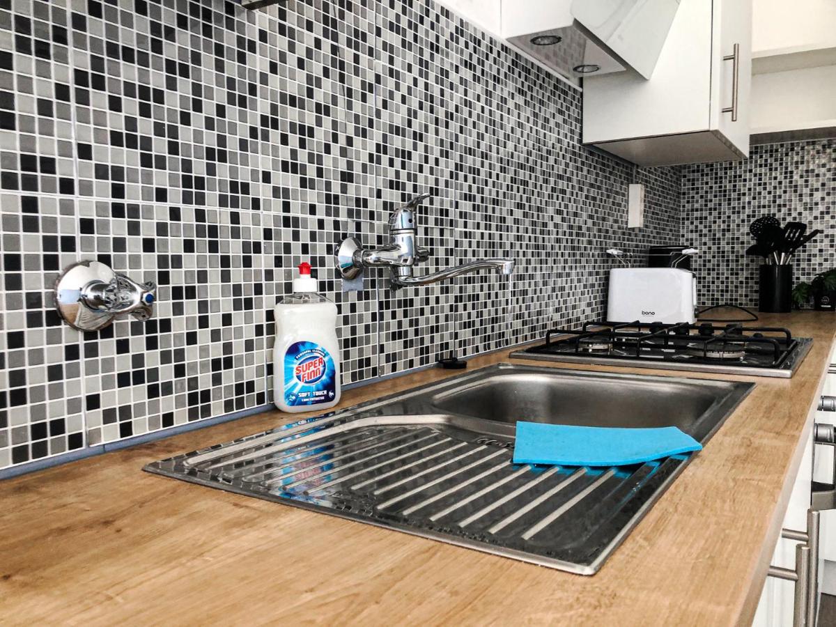 Commodious 2Br Apt. Near Akh-Perfect For Groups Вена Экстерьер фото